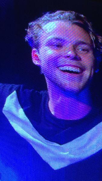 UpdatesInMedia's tweet photo. More pics of Ashton's haircut in Tampa! #ROWYSOTampa | via hotdamn5sos on Tumblr! http://t.co/IzhBlFLZFS