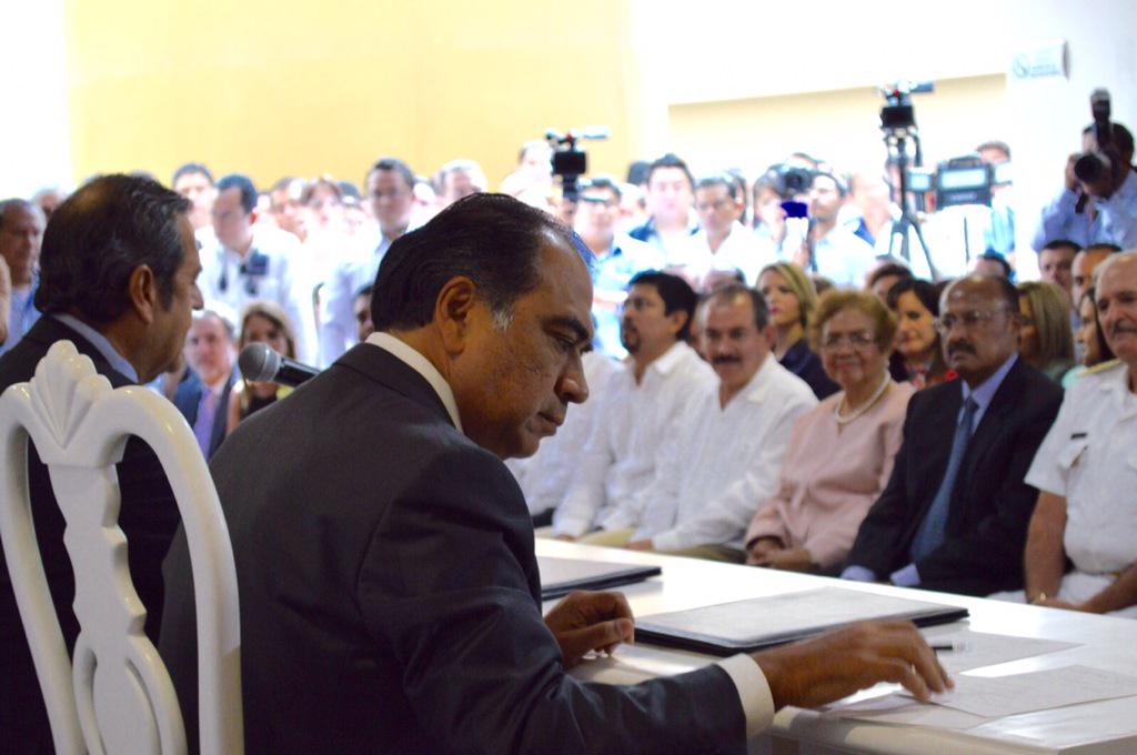 HectorAstudillo's tweet photo. El proceso de transición se realizará de manera transparente, la información será recibida y manejada con pulcritud. http://t.co/sLMvrmTgtv