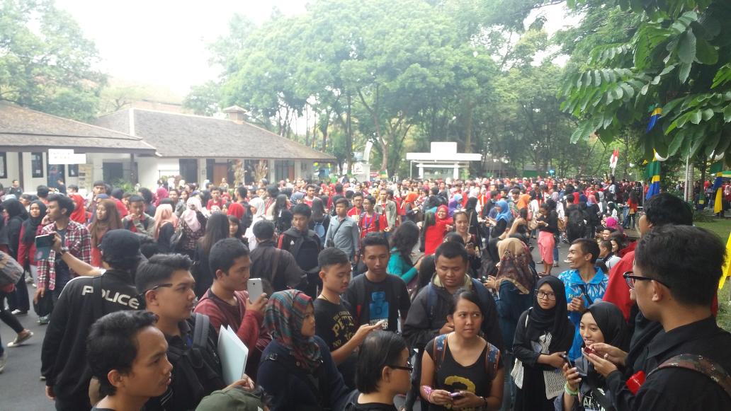 Kumpul premeetup relawan #HAKI2015BDG ada pembagian dvd dr <a href="/KPK_RI/">KPK</a>
<a href="/ACFFest/">ACFFest</a> <a href="/KisahJujur/">Kisah Jujur</a> 
Cc : pak wali <a href="/ridwankamil/">Ridwan Kamil</a>