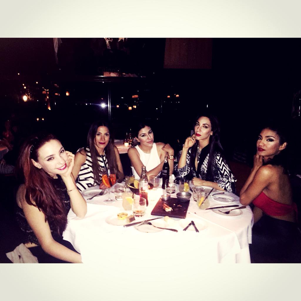 Seguimos festejando ! 🍷🎂🎀 la quiero tanto <a href="/katepma/">Kate Rodriguez</a> <a href="/Gracedancer/">Graciela Quelas</a> <a href="/nanumecadan/">Nanu Mecadan</a> <a href="/vimachta/">Victoria</a> #Gardiner #friends #micumple🎂🎉