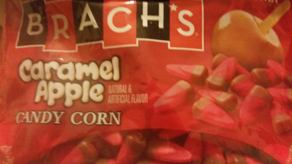 CrazyyJenn17's tweet image. Omg the best #FallCandy ever!!  #CarmelAppleCandyCorn 💕😍🍁🎃 @BrachsCandyUSA #HardToFind