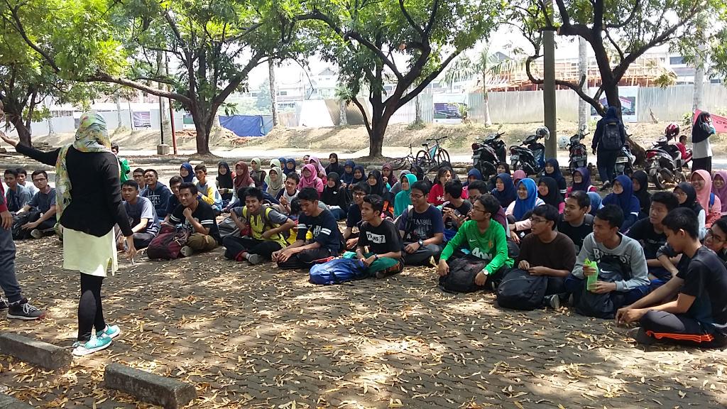bemtpbipb1's tweet photo. Melepas lelah setelah seharian outbond. Tetap semangat ya karna ini adalah acara inti kalian:)
#BAT52 http://t.co/lONaFNBXz0
