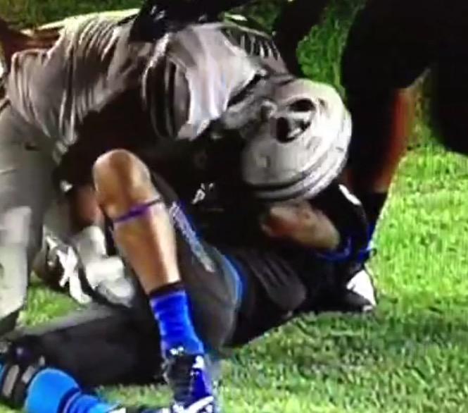 BleacherReport's tweet image. VIDEO: BYU player punches Boise State player in groin during scrum ble.ac/1iFWbOf