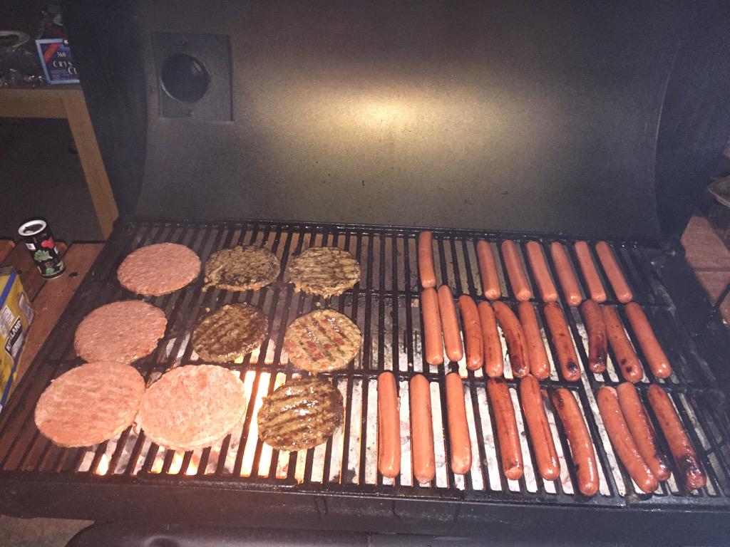 CorradoHall's tweet photo. MIDNIGHT BARBEQUE! http://t.co/Ak96iw3VBG