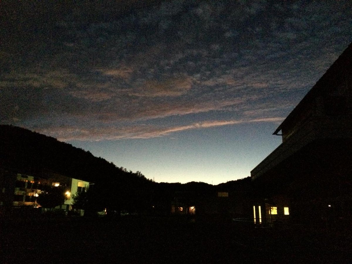 LineMotivation's tweet image. Gorgeous evening sky. Be glad to be alive and able to make choices! Some people do not have the luxury. Live!!
#live