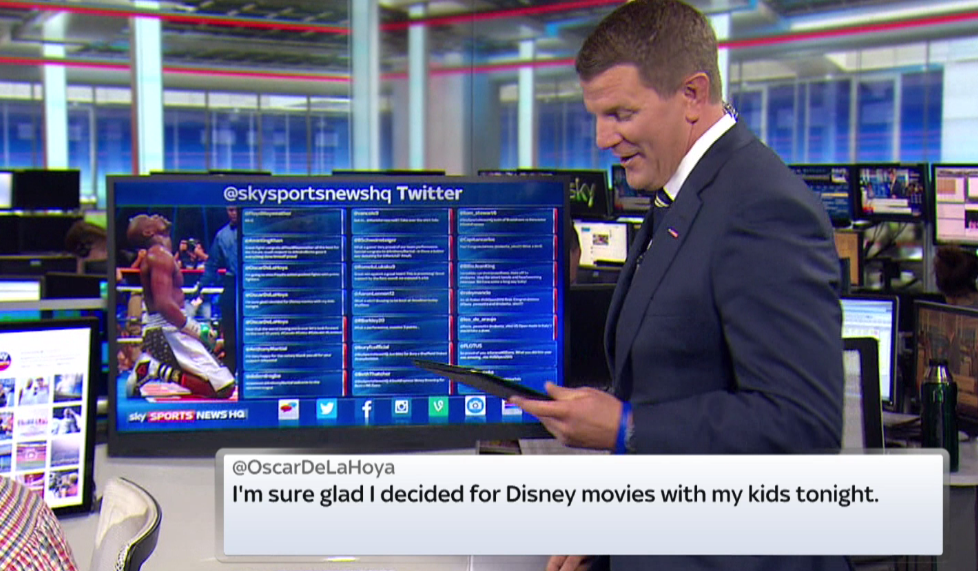 SkySportsNews's tweet image. Oscar De La Hoya was NOT impressed during the Floyd Mayweather fight #SSNHQ