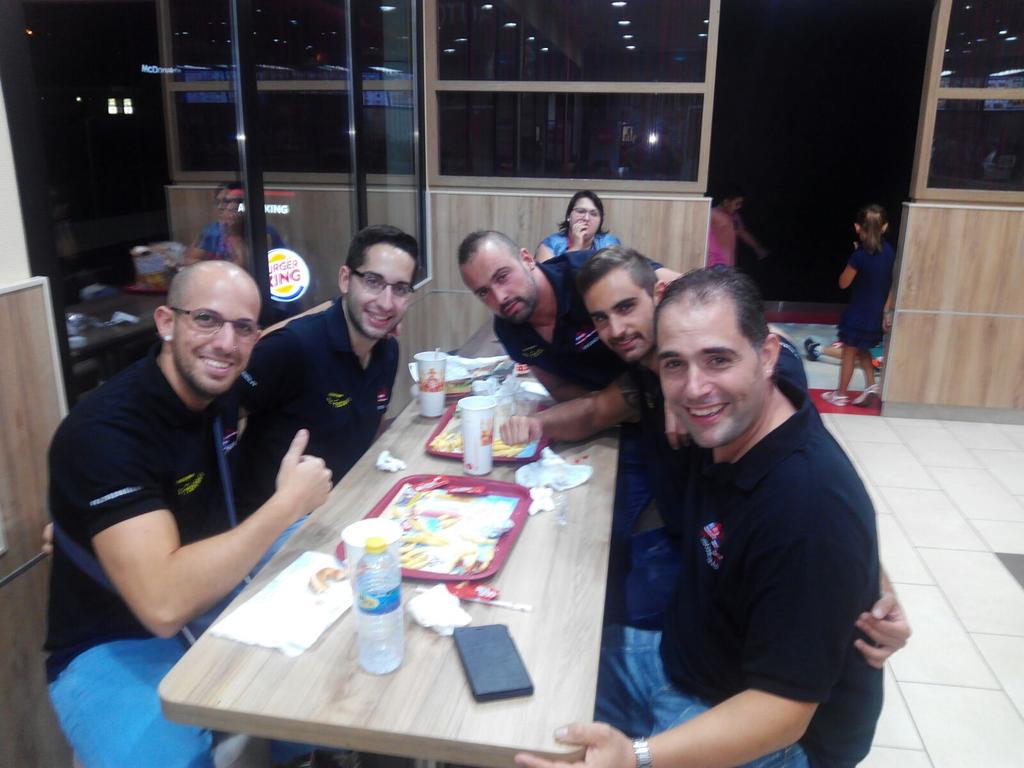 mapaudio's tweet image. Cuando se esta agusto, con y donde estas, se nota mucho en el trabajo. Equipo @mapaudio en un imprevisto.