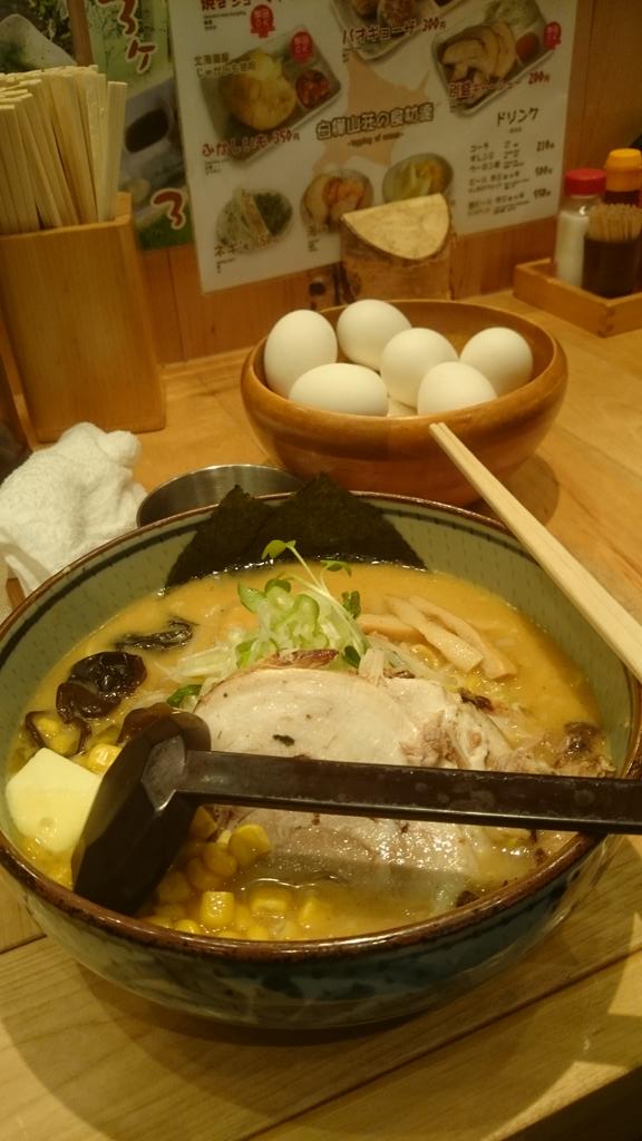 ttymajeuver's tweet photo. 北海道締めの料理は白樺山荘の味噌チャーシュー！！
ここ玉子食べ放題って凄い！(*^^*) http://t.co/lgCDvBqOVE
