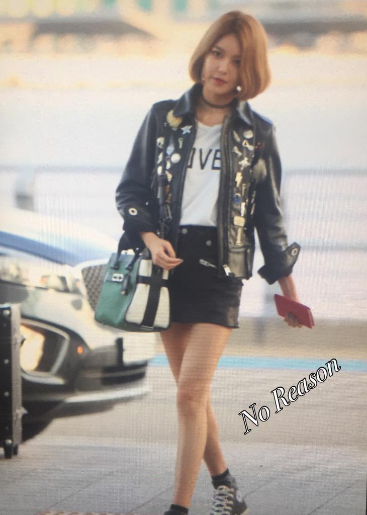 [PIC][13-09-2015]SooYoung khởi hành đi New York để tham dự "New York Fashion Week '코치(COACH) 2016SS Collection" vào chiều nay COxgn93UcAEXzqX