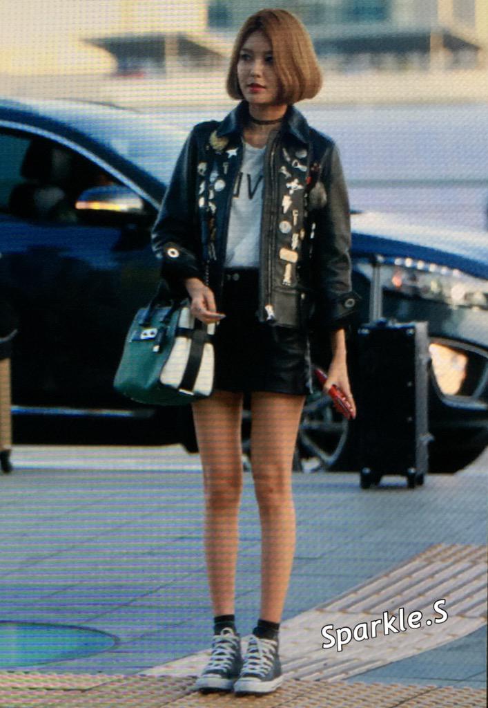 [PIC][13-09-2015]SooYoung khởi hành đi New York để tham dự "New York Fashion Week '코치(COACH) 2016SS Collection" vào chiều nay COxhkBVUEAAOmUg
