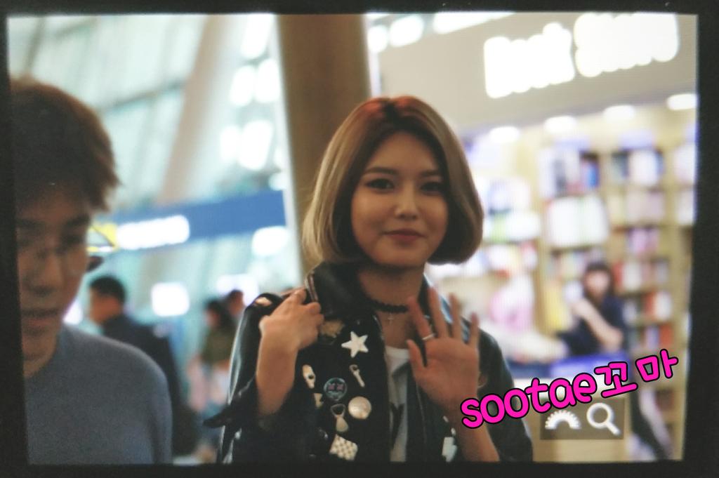 [PIC][13-09-2015]SooYoung khởi hành đi New York để tham dự "New York Fashion Week '코치(COACH) 2016SS Collection" vào chiều nay COxjgetUsAASrma