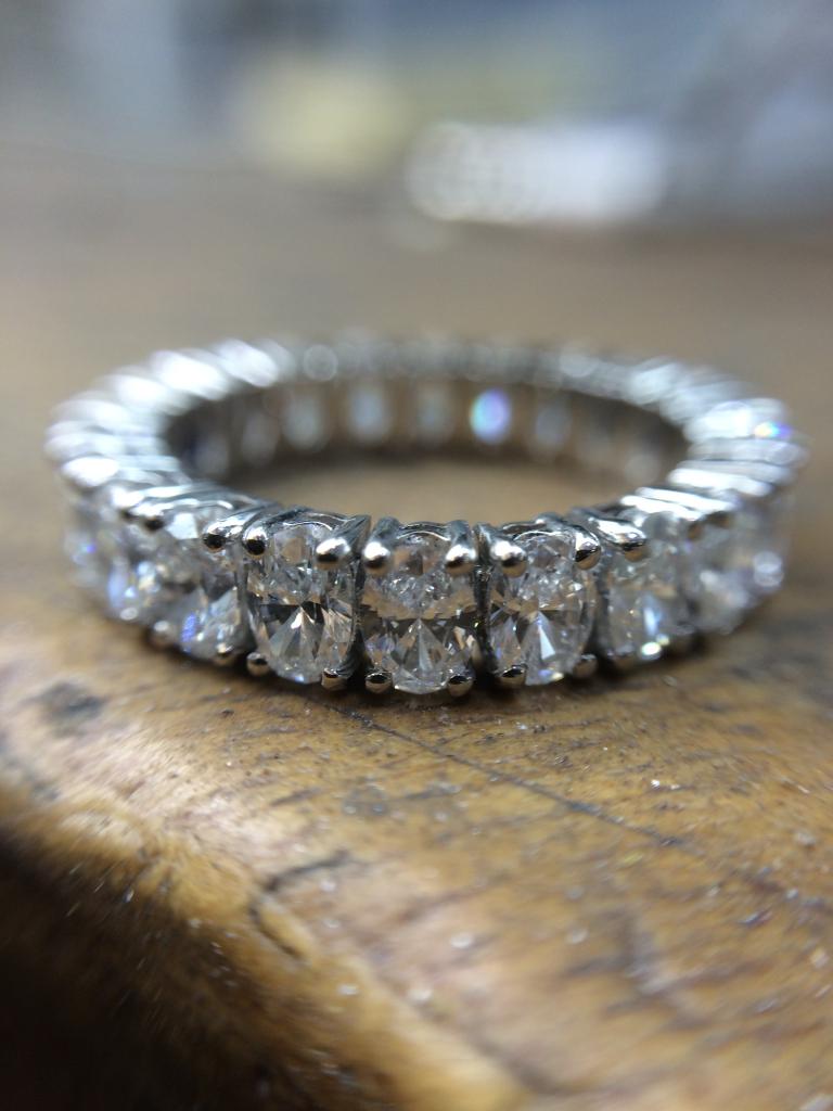 MaxdiamondsGB's tweet photo. Oval diamond full eternity - http://t.co/8FWJU6SDJE #fulleternityring #platinum #jewellery #hattongarden http://t.co/2q1nzt01Ji