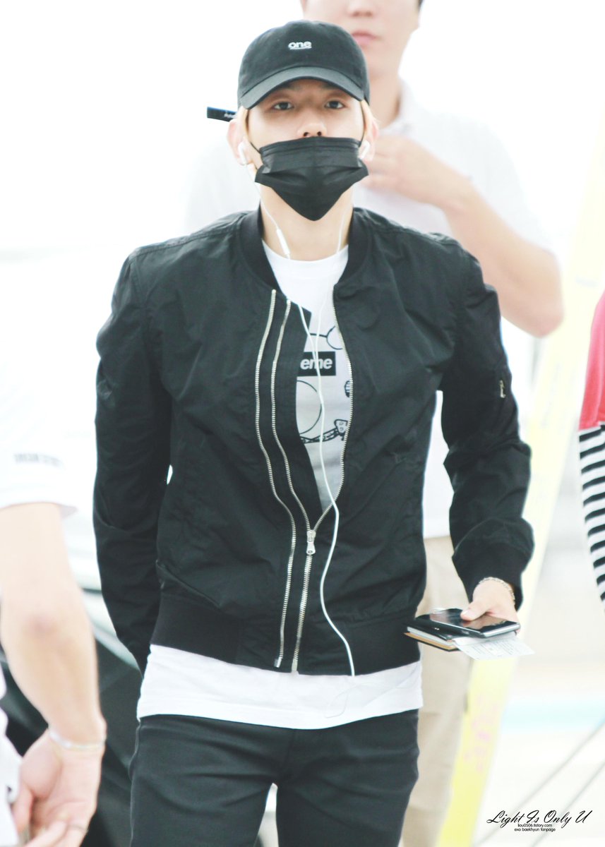 lightisonlyu's tweet photo. 150911 인공출국
#백현 #baekhyun #exo #엑소
영화배우같애 ㅎㅎ
http://t.co/GtJcqnxzqd
http://t.co/125Qb83mGo
http://t.co/CS6UJfS2rV http://t.co/EQj4jfuU6v