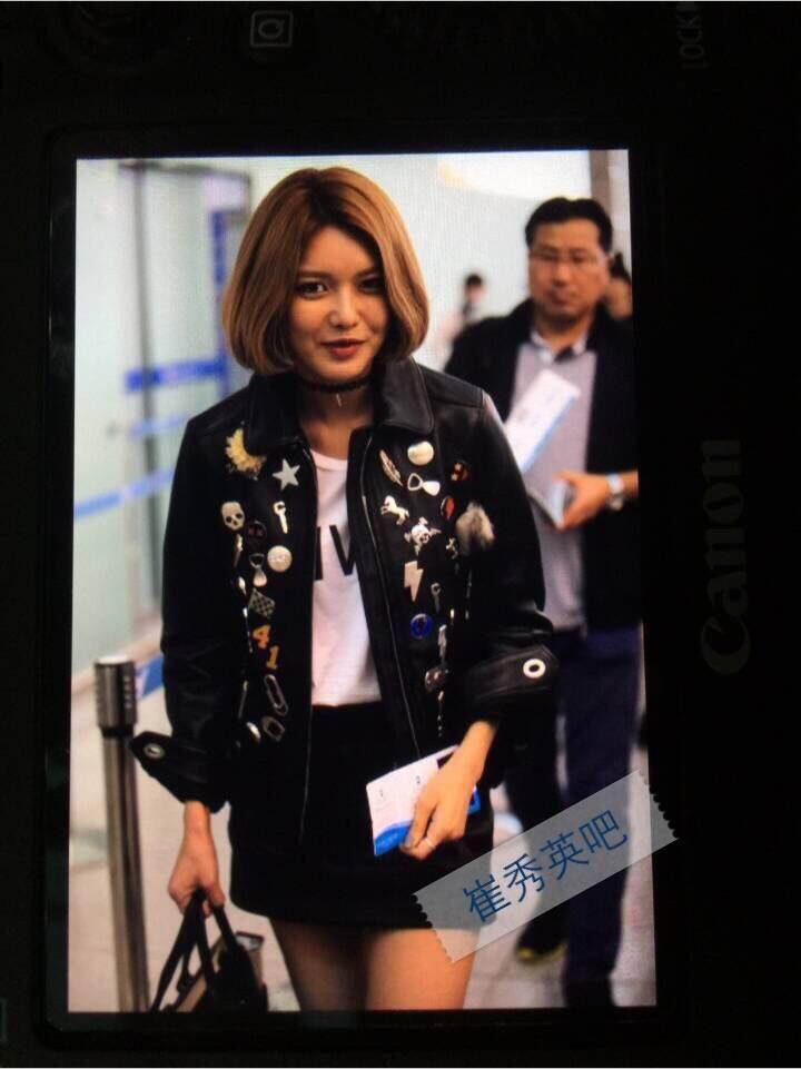 [PIC][13-09-2015]SooYoung khởi hành đi New York để tham dự "New York Fashion Week '코치(COACH) 2016SS Collection" vào chiều nay COxqIUkUsAAzFlF