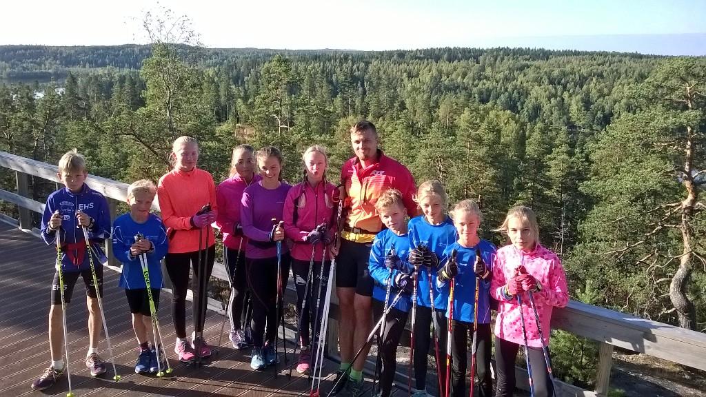 Skidtalang's tweet photo. Ledarna tackar för ett roligt och soligt Solvallaläger! Vi fortsätter om 3 veckor! #fss #SnällaBarnOchAnders http://t.co/78QKuW5dxv