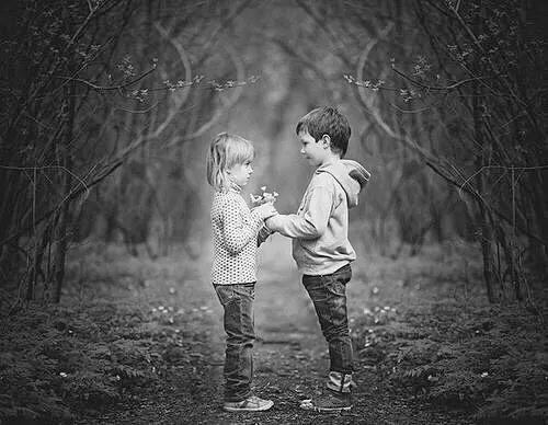 يُؤسِفُنِي أنِي عَرفتَهُ مُتأخِرة ~وَيسْعِدُنِي أنَّهُ فِي حَيَاتِي الآنْ <3 الى احدهم ..: