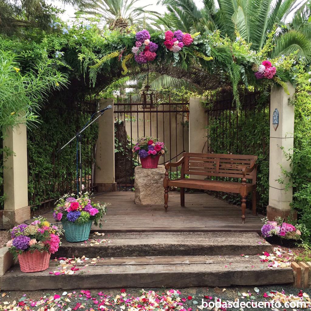 Nos ha encantado este rinconcito creado por <a href="/bodasdecuento/">Bodas de Cuento™</a> en #Elche, precioso! 

#Bodasdecuento2015 ”
