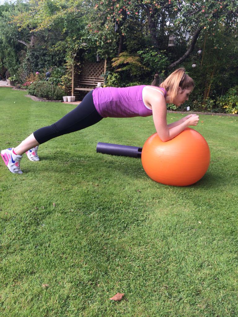 Sunday afternoon session in the sun with Eloise! #personaltraining #surrey #fitness #NWPT #exercise #sundayworkout