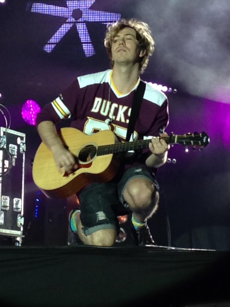 JenniferJayne's tweet image. Happy Birthday @JamesBourne  🎈🎁🎂🎈🎁🎂😁 #fusionRecap
