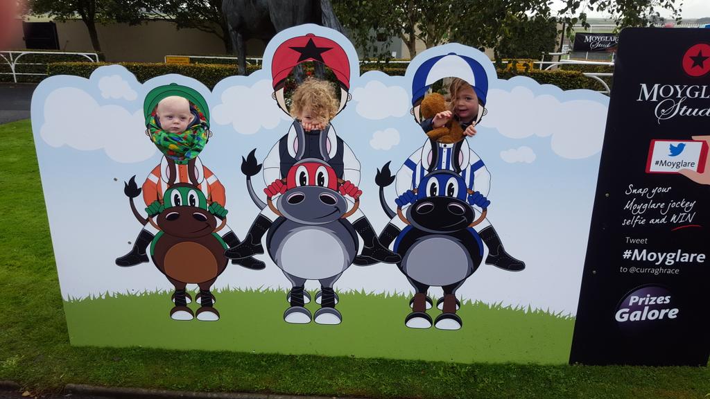 shellybossboss's tweet image. Enjoying the races @curraghrace #moyglare