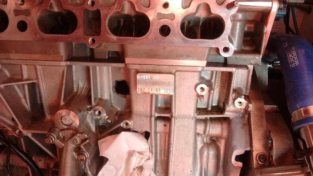 SergioTenaglia's tweet photo. #DatosDelTN
El motor de @rossimatias con un orificio extra en el block. Trabajos contrarreloj para cambiarlo http://t.co/y79i523m9R