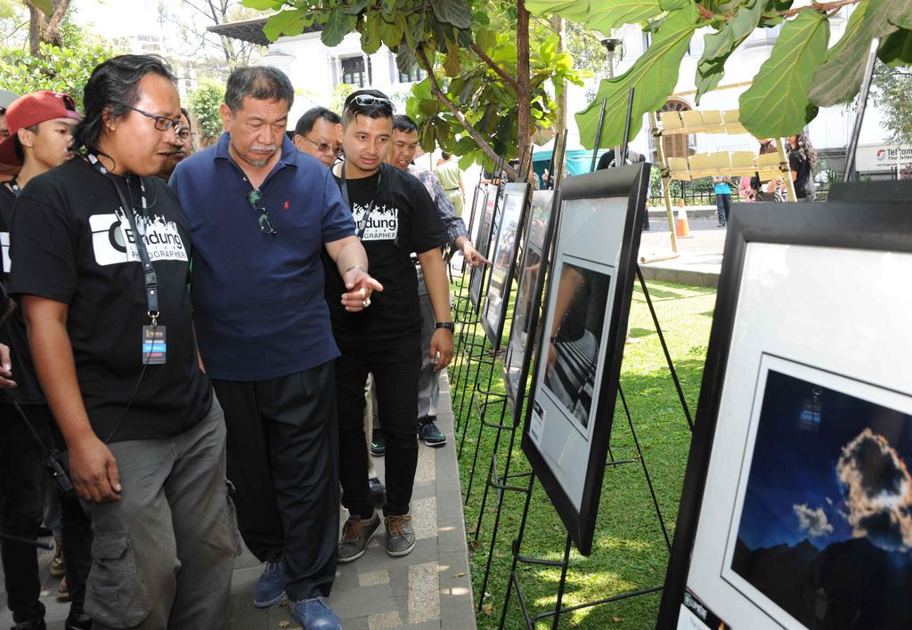Wagub Jabar Apresiasi Photo karya 2.900 Photographer. <a href="/aheryawan/">Ahmad Heryawan</a> <a href="/Deddy_Mizwar_/">Deddy Mizwar</a> <a href="/humasjabar/">Humas Jabar</a> <a href="/PRFMnews/">Radio PRFM</a> @HUMASDPRD