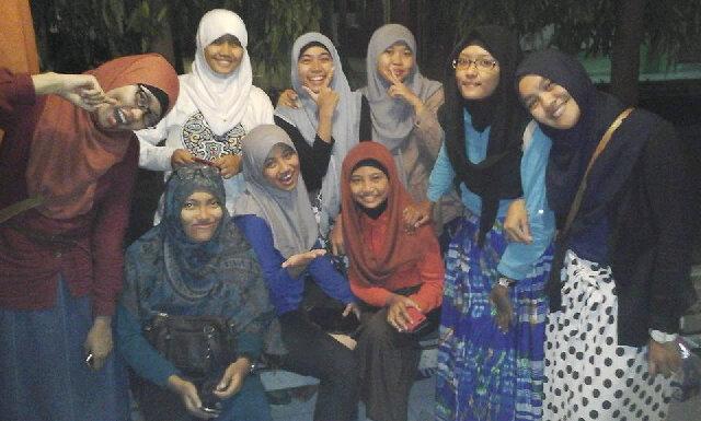 AfifahNurWahyuP's tweet photo. Kangen kalian @HasyyatiZR @_rizkaafr @tyasherucokro @Gitatiteto @AyuMeiLestari @izzazo @heldalek @MMafika22 http://t.co/3Co8HryPEo