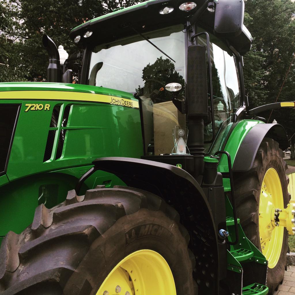 The CCMA Award (@theccmaaward) on Twitter photo I'm here and ready to #werk the <a href="/JohnDeere/">John Deere USA</a> green carpet! 10mins until the stars arrive!!! #arriveinstyle #CCMAawards I'm here and ready to #werk the <a href="/JohnDeere/">John Deere USA</a> green carpet! 10mins until the stars arrive!!! #arriveinstyle #CCMAawards