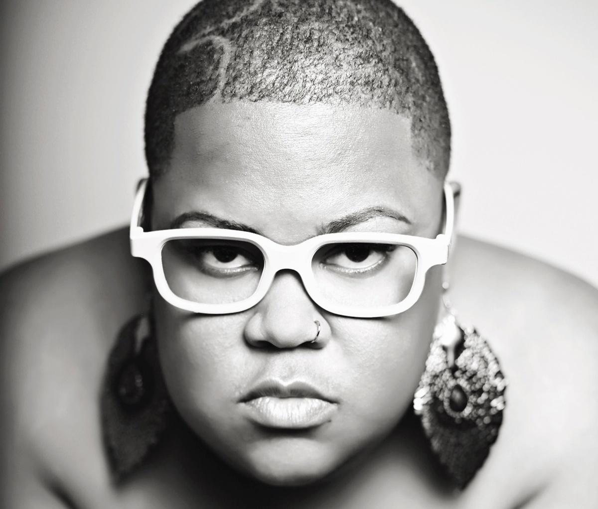 Upworthy's tweet photo. They called her fat and shy. Now her photos challenge traditional beauty labels. http://t.co/9SDw1PnV2y http://t.co/FK1oMN0eNa