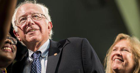 HuffPost's tweet image. Polls show Bernie Sanders leading Hillary Clinton in Iowa and New Hampshire huff.to/1LaIVMD