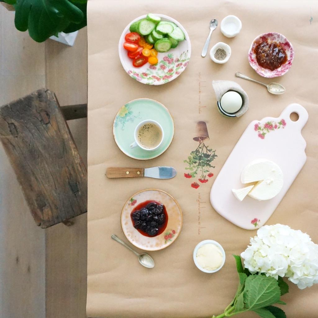 Sunday morning on my table 🌺🌿
