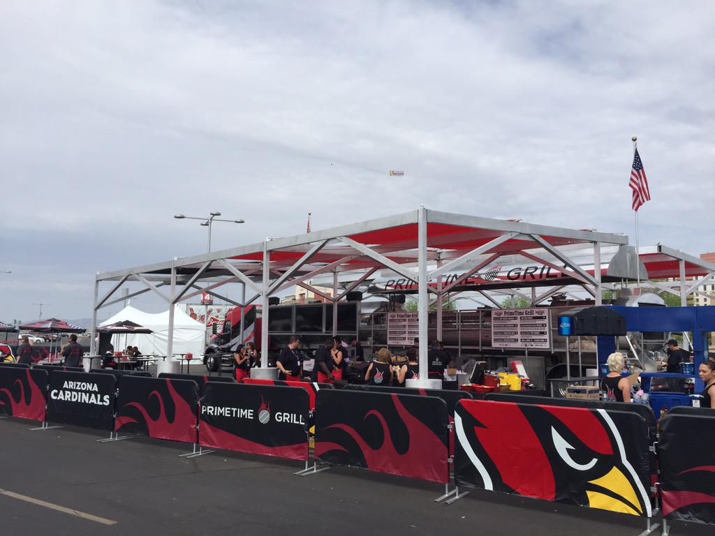 CardsGameday's tweet image. New for 2015. Come out and visit the @BudLightAZ Primetime Grill on the north preferred lot. Great food! #NOvsAZ