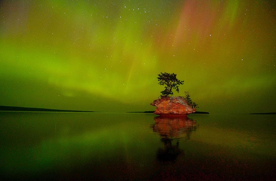 OfTimeAnd's tweet image. Aurora Borealis Over Honeymoon Rock, Apostle Islands National Lakeshore, Wisconsin