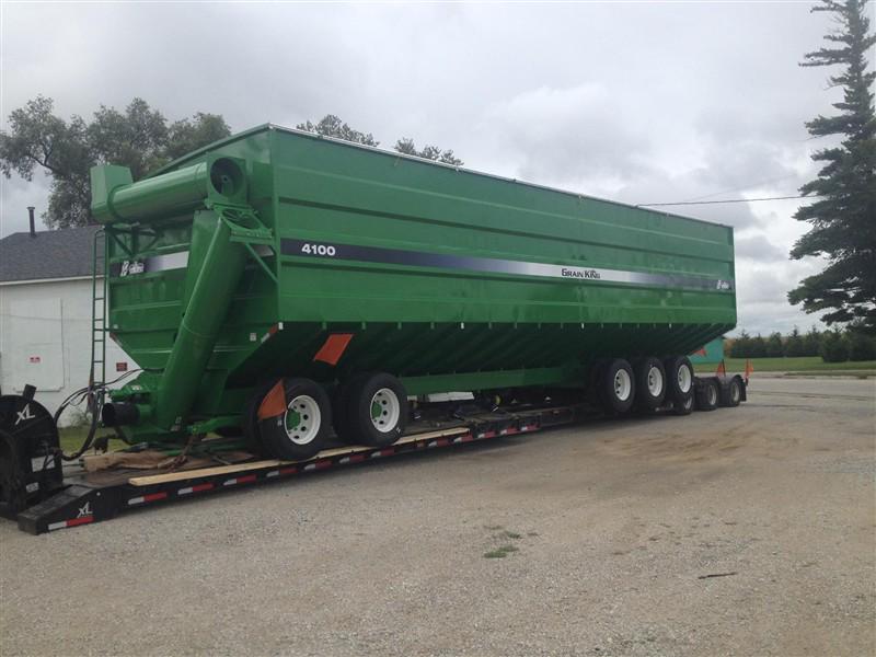 cfarms76's tweet photo. Friend of mine Tom Davis spotted this down in Iroquois county, supposed to hold the entire counties corn crop... http://t.co/YhfZACzjy1