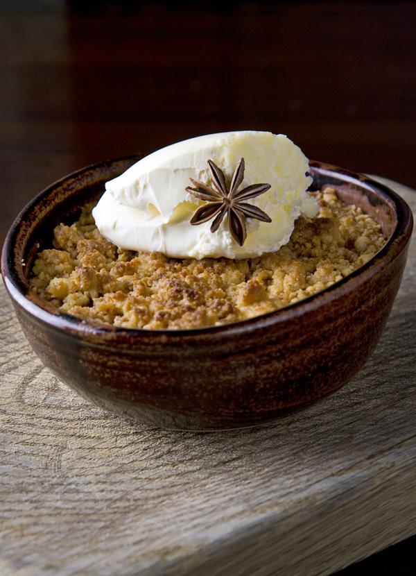 We love classic rhubarb crumble with a ginger and star anise twist buff.ly/1hTlAmG #crumble #rhubarb #pudding