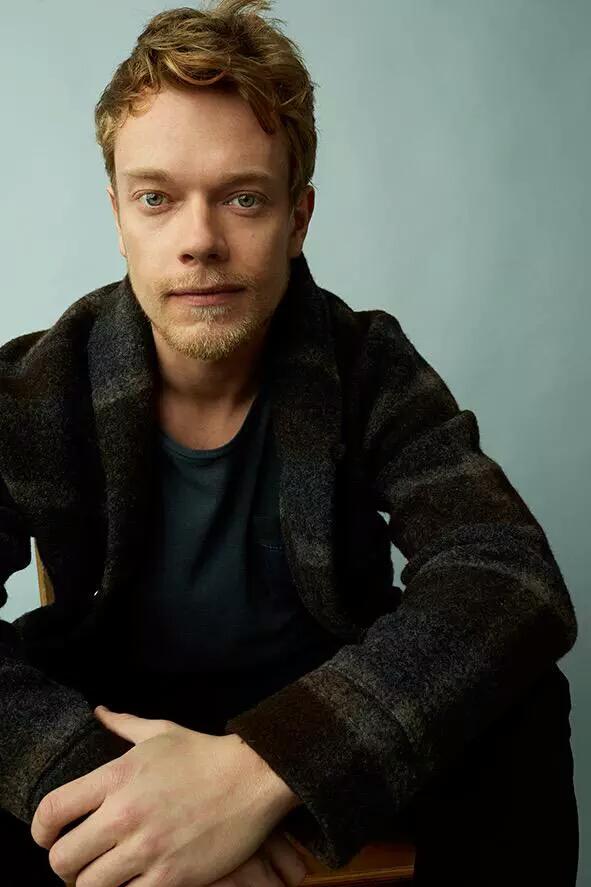 A very happy belated 29th birthday Theon(Alfie Allen)
Please save sansa stark for me 