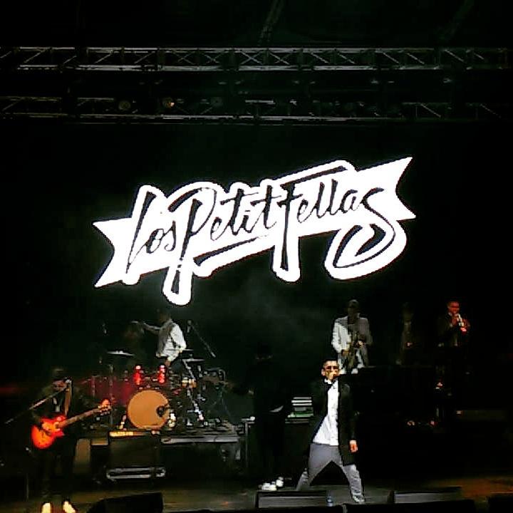 Camilaaaa_11's tweet photo. Excelente noche, gracias @radionica  por salvar el mundo con los mejores @NicolaiFella @LosPetitFellas http://t.co/STk3cRr5py
