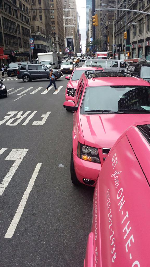 GlamSquad's tweet image. Coral GLAM cabbies caught in a little Sunday traffic🚦headed to #Artbeam &amp;amp; #SpringStudios #GLAMTAXI #NYFW