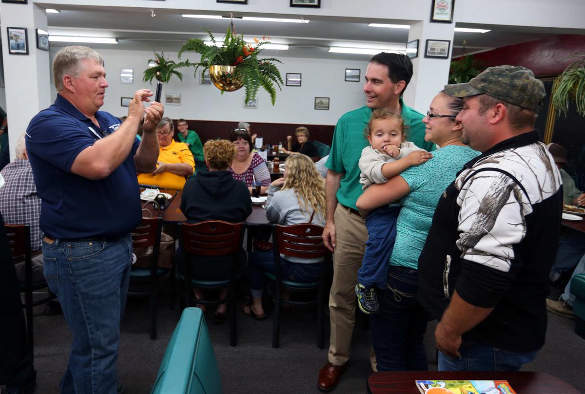 ScottWalker's tweet photo. Met with Iowa voters this morning after church at the Buttermilk Cafe in Buchanan County. #Walker16 -SW #IAcaucus http://t.co/GEFfnQpDC8