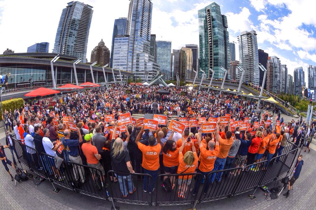 2500+ pack #Vancouver rally to hear passionate <a href="/ThomasMulcair/">Tom Mulcair</a> commit to healthcare, childcare #ndp #tm4pm