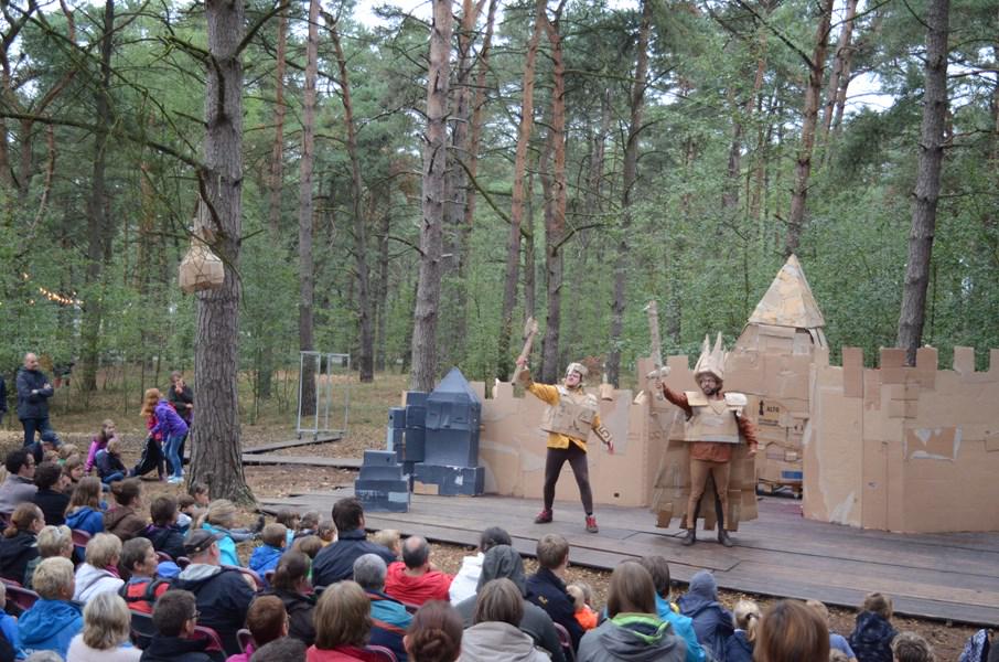 HubertDeMeulder's tweet photo. #Mol - Aan Zilvermeer vond 27ste internationale straatkunstenfestival #Trezart plaats http://t.co/GJtawKg050 http://t.co/P0eo3S5sLS