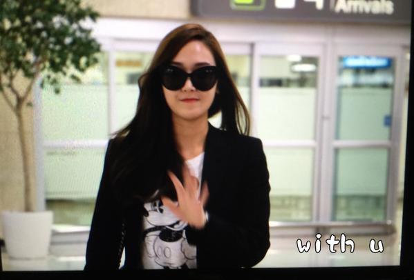 [PIC][28-09-2015]Jessica trở về Hàn Quốc vào chiều nay CP-03YnUEAAC90A
