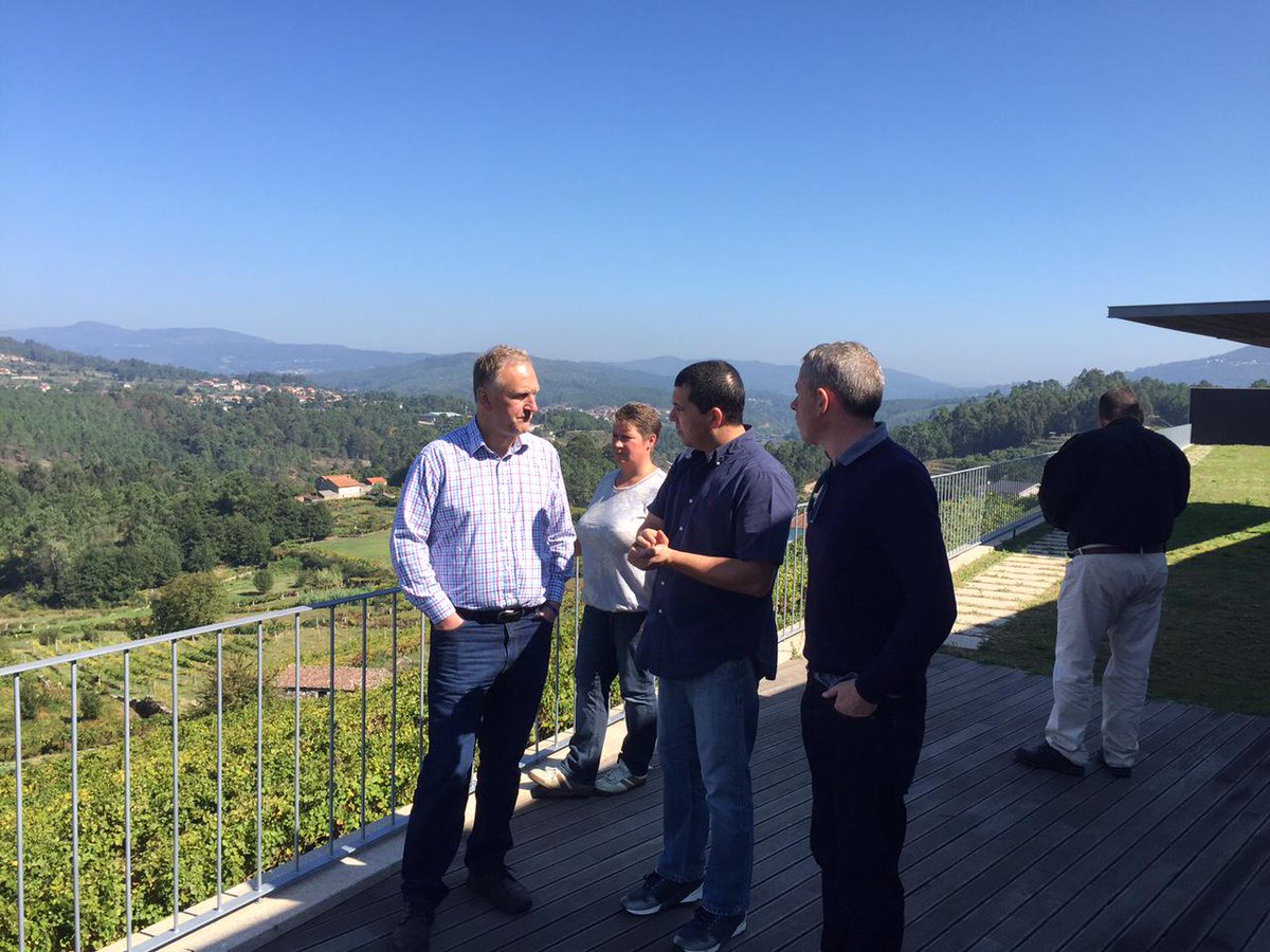 RRltdWine's tweet photo. Some lucky people @QSoalheiro. Beautiful weather finishing off a great #vindima2015 #Soalheiro #Alvarinho #WhatAView http://t.co/RHdRFLa93P