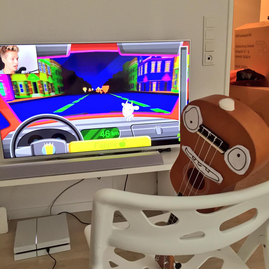 ukuleliii's tweet photo. Schaue gerade meinen Lieblings-YouTuber. http://t.co/Sj69PRqaFQ
