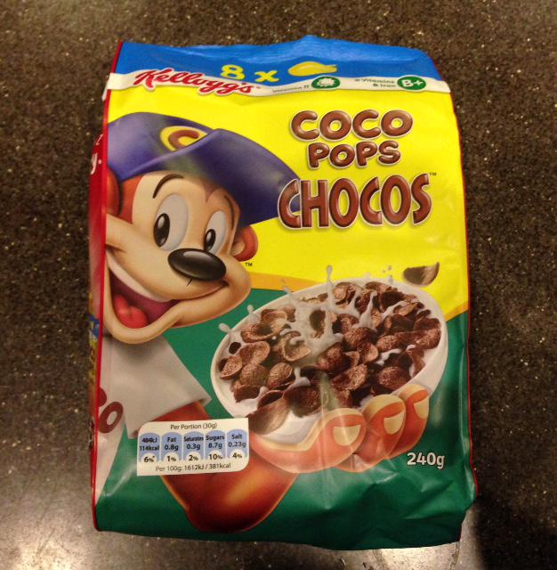 Чоко чанга. Коко Попс. Coco Pops хлопья. Завтрак Коко Попс шоколад. Коко Попс шоколадные шарики.