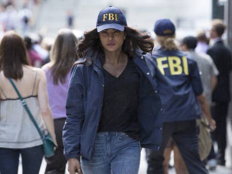 gulf_news's tweet photo. Are you ready for @priyankachopra in #QuanticoToday? The reviews are good! 10pm UAE on @osn http://t.co/PyGi8nDGKj http://t.co/KGqfeTNS2f