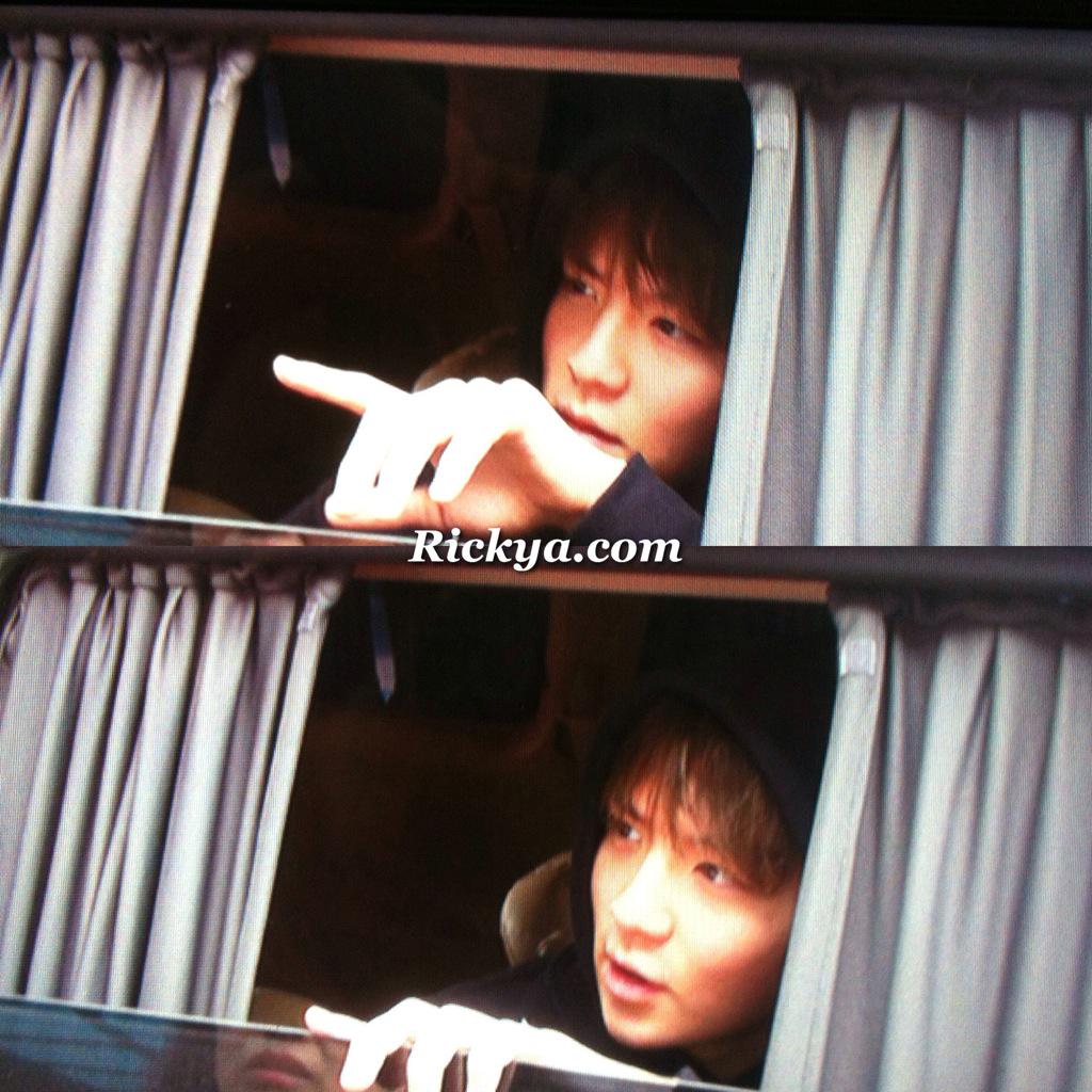 오늘 공항에서 엄마 못찾아서 주저앉은 아이돌.jpg | 인스티즈