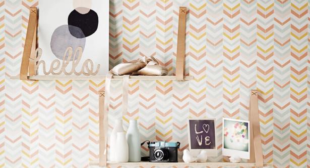 Planche en bois et sangle en cuir : des étagères tendance en 30 min ! http://t.co/K4dtsbeReM #DIY #deco http://t.co/cVe6eURpbn