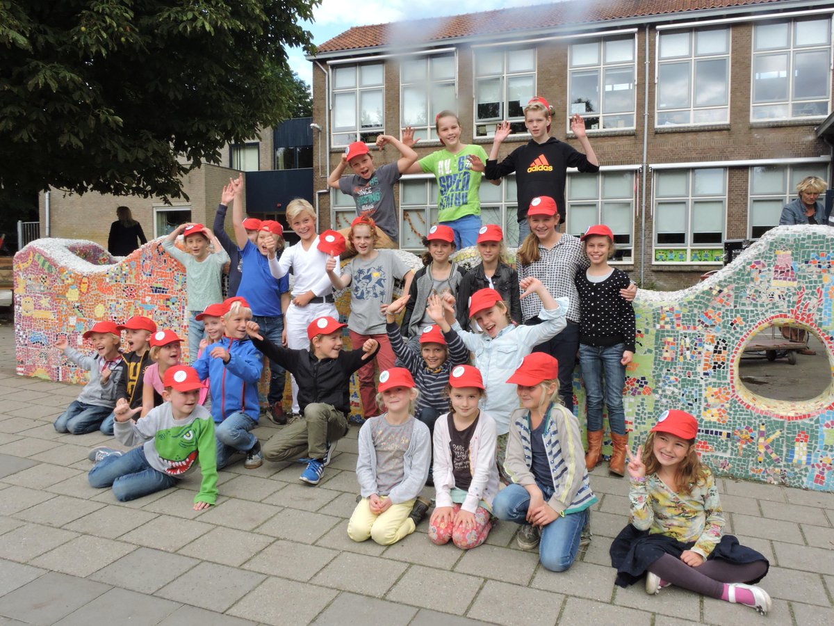 MarianneNevens's tweet image. @CKraaijenhagen En wat een geweldige groep Duurzame Denkers en Doeners heeft #SchoolopdeBerg er bij! Mooi resultaat!