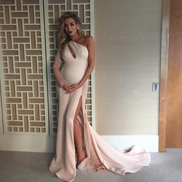 theheraldsun's tweet photo. Looking stunning @NadiaCoppolino!
See all the #Brownlow red carpet arrivals here: http://t.co/rcolZLeNsG http://t.co/IGePoDCh1b